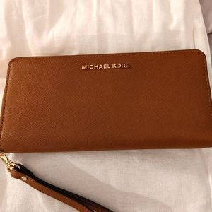 Micheal Kors Wristlet/Wallet (Genuine Leather)